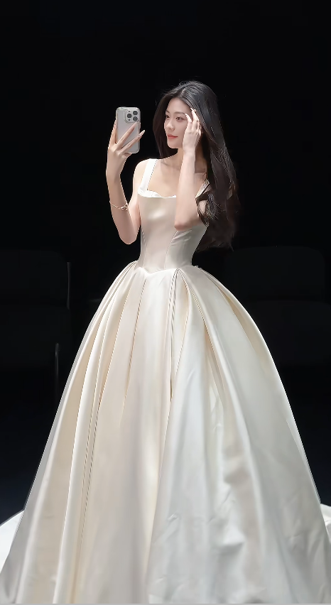 Elegant Straps White Long Wedding Dress Satin A-Line Bridal Gowns Sleeveless Bridal Dress