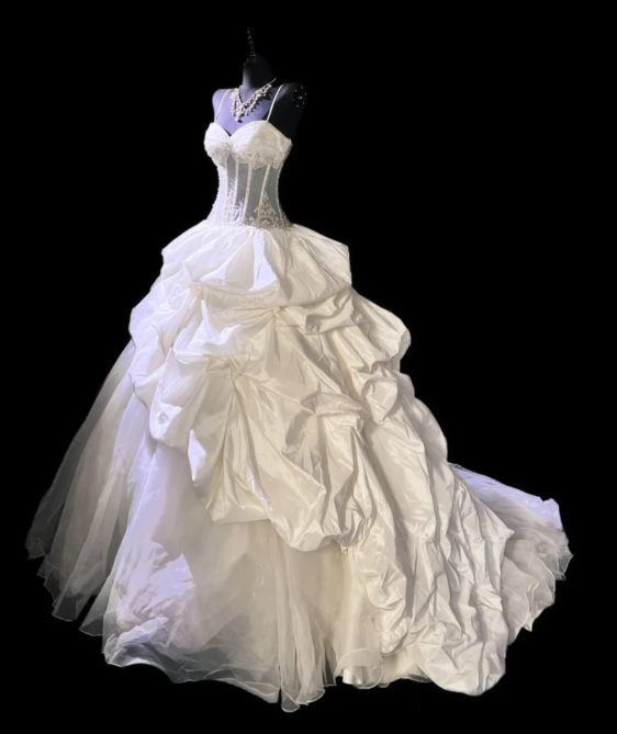 Elegant White A-Line Long Wedding Dresses Tulle Satin Spaghetti Strapless Bridal Dresses Sleeveless Bridal Gowns