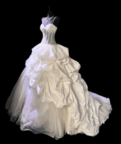 Elegant White A-Line Long Wedding Dresses Tulle Satin Spaghetti Strapless Bridal Dresses Sleeveless Bridal Gowns