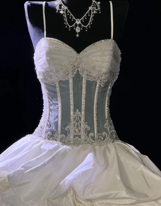 Elegant White A-Line Long Wedding Dresses Tulle Satin Spaghetti Strapless Bridal Dresses Sleeveless Bridal Gowns