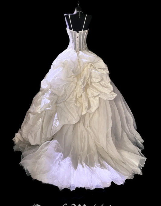 Elegant White A-Line Long Wedding Dresses Tulle Satin Spaghetti Strapless Bridal Dresses Sleeveless Bridal Gowns