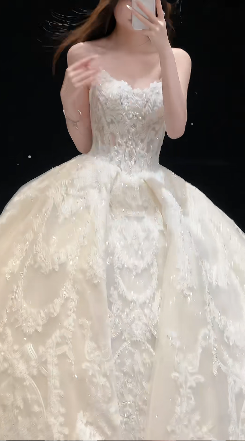 Elegant White Wedding Dress Long Lace Appliques Strapless Bridal Dress A-Line Sleeveless Bridal Gown