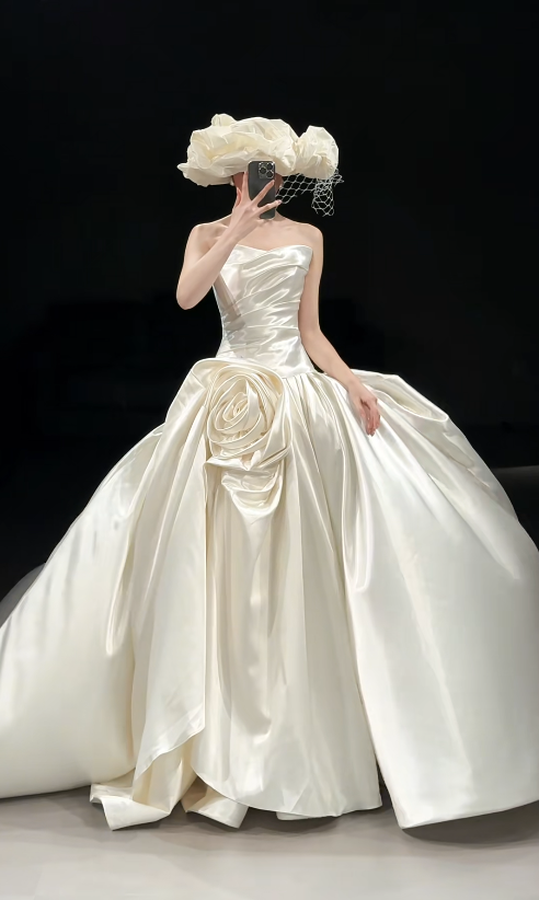 Elegant White Wedding Dress Long Satin Strapless Bridal Dress Sheath Sleeveless Bridal Gown