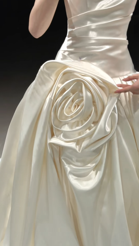 Elegant White Wedding Dress Long Satin Strapless Bridal Dress Sheath Sleeveless Bridal Gown