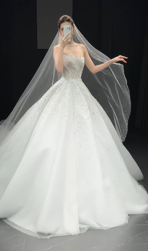 Elegant White Wedding Dress Long Tulle Sequins Strapless Bridal Dress A-Line Sleeveless Bridal Gown