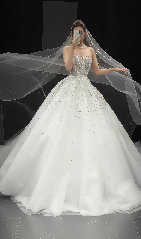 Elegant White Wedding Dress Long Tulle Sequins Strapless Bridal Dress A-Line Sleeveless Bridal Gown