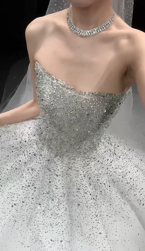 Elegant White Wedding Dress Long Tulle Sequins Strapless Bridal Dress A-Line Sleeveless Bridal Gown