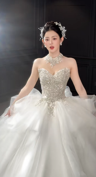 Gorgeous Ball Gown Sweetheart Tulle Sequin Long Wedding Dresses