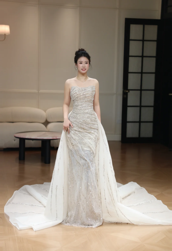 Gorgeous Sheath Long Wedding Dresses Tulle Beaded Champagne Bridal Gowns Sleeveless Strapless Bridal Dresses