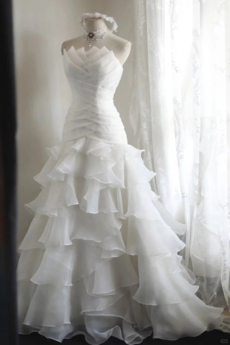 Gorgeous Strapless A-Line Long Wedding Dresses Tulle White Bridal Gowns Sleeveless Bridal Dresses