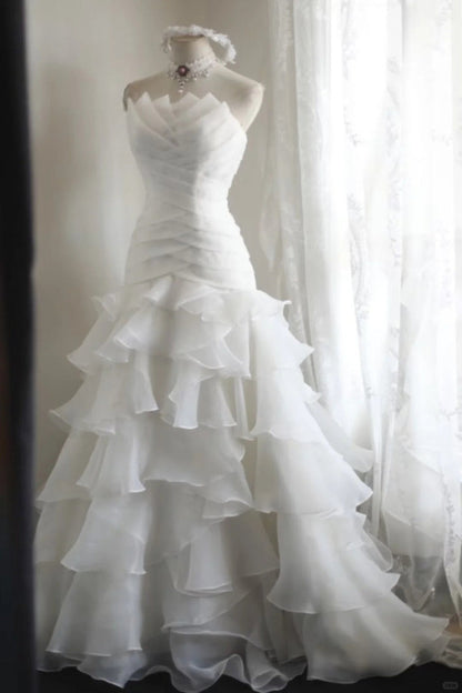 Gorgeous Strapless A-Line Long Wedding Dresses Tulle White Bridal Gowns Sleeveless Bridal Dresses