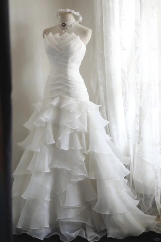 Gorgeous Strapless A-Line Long Wedding Dresses Tulle White Bridal Gowns Sleeveless Bridal Dresses
