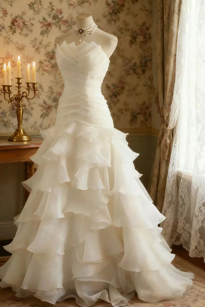 Gorgeous Strapless A-Line Long Wedding Dresses Tulle White Bridal Gowns Sleeveless Bridal Dresses