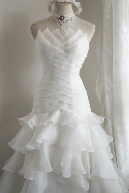 Gorgeous Strapless A-Line Long Wedding Dresses Tulle White Bridal Gowns Sleeveless Bridal Dresses