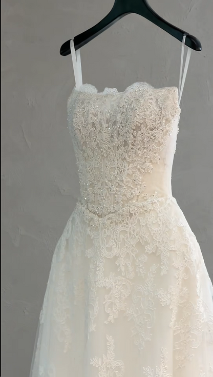 Gorgeous Strapless A-line Long Weddng Dresses Lace Appliques White Bridal Gowns Sleeveless Bridal Dresses