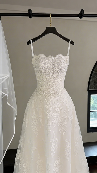 Gorgeous Strapless A-line Long Weddng Dresses Lace Appliques White Bridal Gowns Sleeveless Bridal Dresses