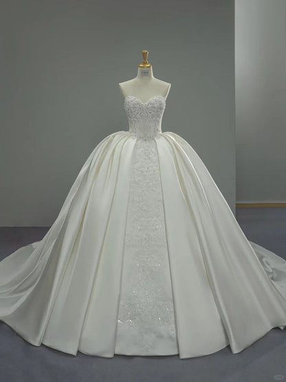Gorgeous Sweetheart Neck Ball Gown Long Wedding Dresses Satin Applique White Bridal Gowns Sleeveless Bridal Dresses