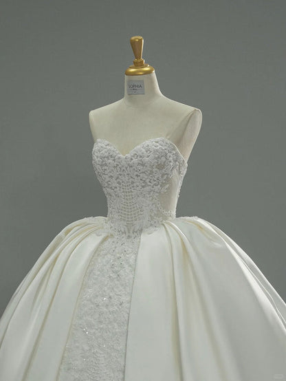 Gorgeous Sweetheart Neck Ball Gown Long Wedding Dresses Satin Applique White Bridal Gowns Sleeveless Bridal Dresses