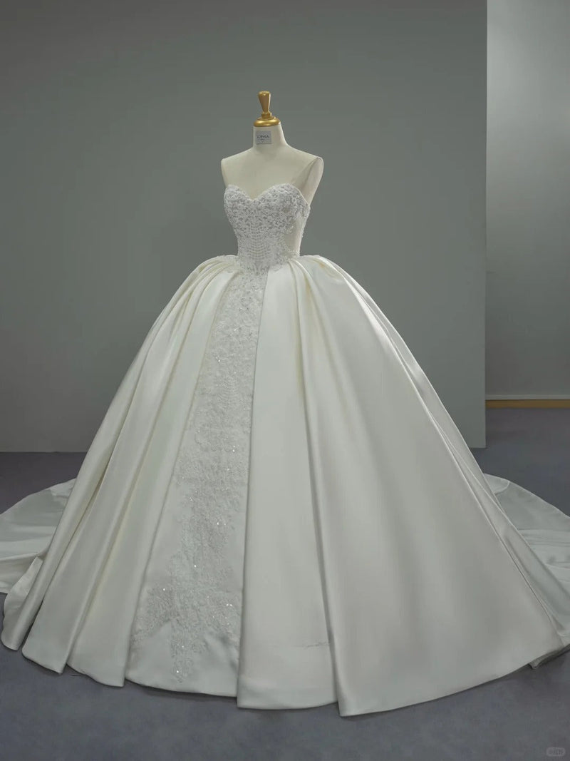 Gorgeous Sweetheart Neck Ball Gown Long Wedding Dresses Satin Applique White Bridal Gowns Sleeveless Bridal Dresses