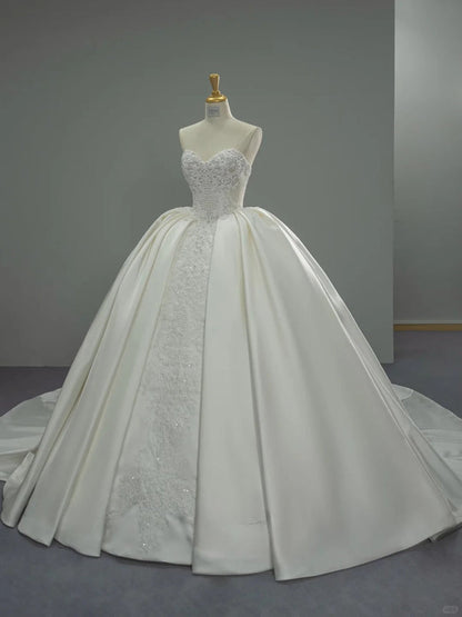 Gorgeous Sweetheart Neck Ball Gown Long Wedding Dresses Satin Applique White Bridal Gowns Sleeveless Bridal Dresses