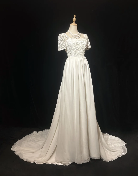 Ivory A Line Wedding Dress With Applique , Elegant Chiffon Wedding Gowns