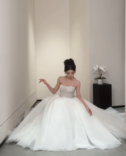 Luxury Strapless A-Line Long Wedding Dresses Beaded Tulle White Bridal Dresses Sleeveless Bridal Gowns