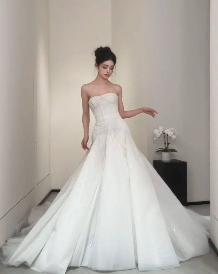 Luxury Strapless A-Line Long Wedding Dresses Beaded Tulle White Bridal Dresses Sleeveless Bridal Gowns