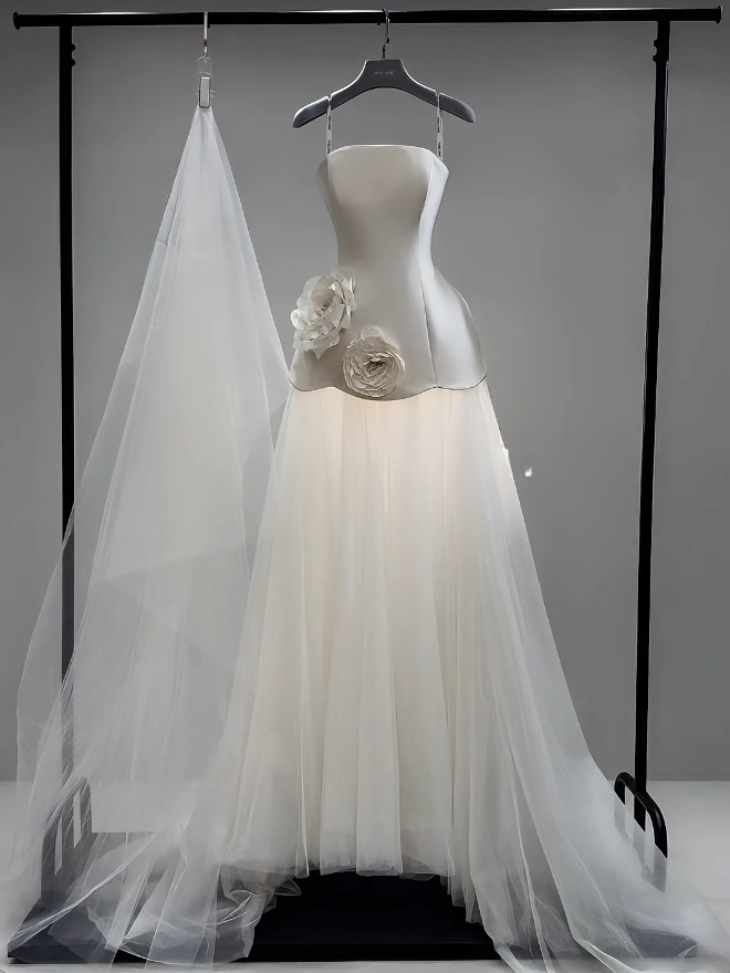 Luxury Strapless A-Line Long Wedding Dresses Tulle Satin White Bridal Gowns Sleeveless Bridal Dresses