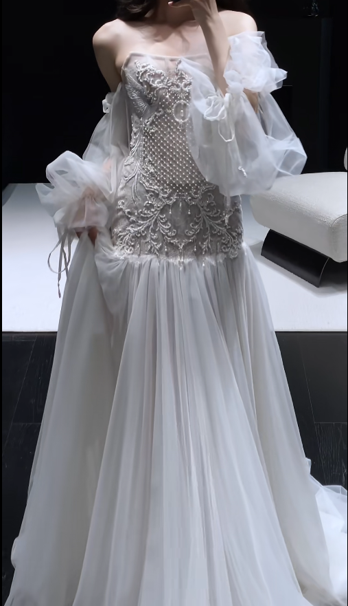Luxury Strapless Sheath Long Wedding Dresses Beaded Tulle White Bridal Dresses Sleeveless Bridal Gowns