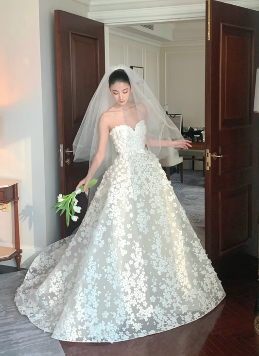 Luxury Sweetheart A-Line Long Wedding Dresses Appliques Tulle White Bridal Dresses Sleeveless Bridal Gowns