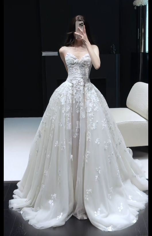 Luxury Sweetheart Sheath Long Wedding Dresses Appliques Tulle White Bridal Dresses Sleeveless Bridal Gowns