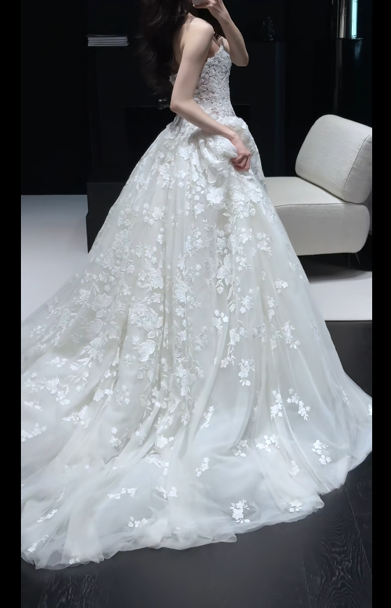 Luxury Sweetheart Sheath Long Wedding Dresses Appliques Tulle White Bridal Dresses Sleeveless Bridal Gowns