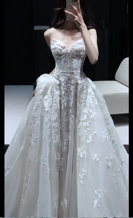 Luxury Sweetheart Sheath Long Wedding Dresses Appliques Tulle White Bridal Dresses Sleeveless Bridal Gowns