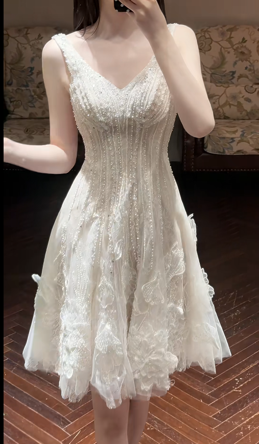 Luxury V-neck A-Line Short Wedding Dresses Beaded Tulle White Bridal Dresses Sleeveless Bridal Gowns