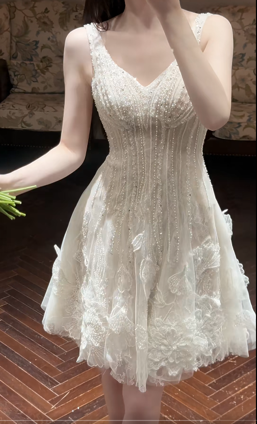 Luxury V-neck A-Line Short Wedding Dresses Beaded Tulle White Bridal Dresses Sleeveless Bridal Gowns