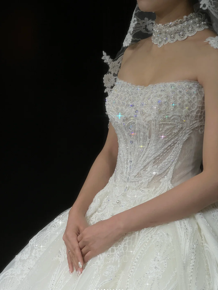 Modest A-Line Long Wedding Dresses Beaded Tulle White Bridal Dresses Sleeveless Strapless Bridal Gowns