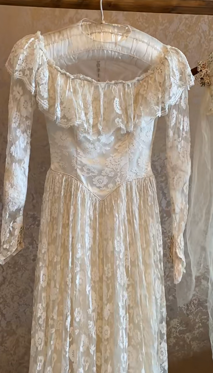 Modest Long Sleeves Wedding Dress White Lace Vintage Wedding Gown