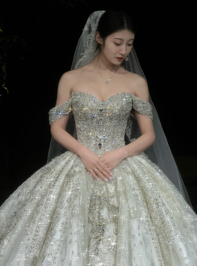 Modest Off-shoulder Ball Gown Long Wedding Dresses Rhinstones Tulle White Bridal Dresses Sleeveless Bridal Gowns
