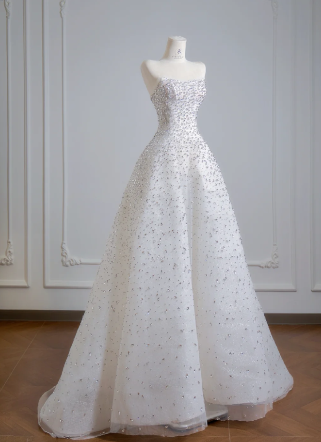 Modest Strapless A-Line Long Wedding Dresses Rhinstones Tulle White Bridal Dresses Sleeveless Bridal Gowns