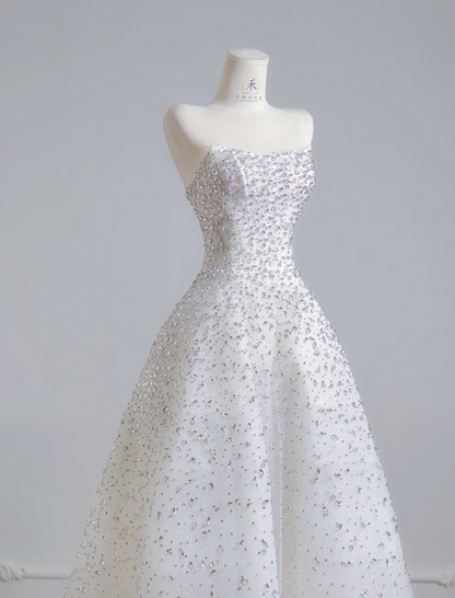 Modest Strapless A-Line Long Wedding Dresses Rhinstones Tulle White Bridal Dresses Sleeveless Bridal Gowns