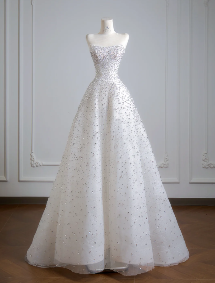 Modest Strapless A-Line Long Wedding Dresses Rhinstones Tulle White Bridal Dresses Sleeveless Bridal Gowns