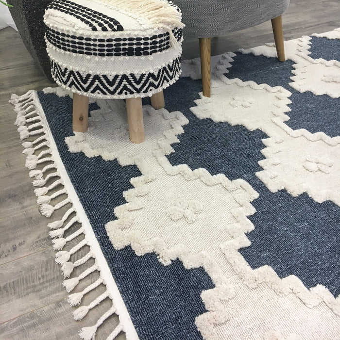 Muskoka 587 Blue/White