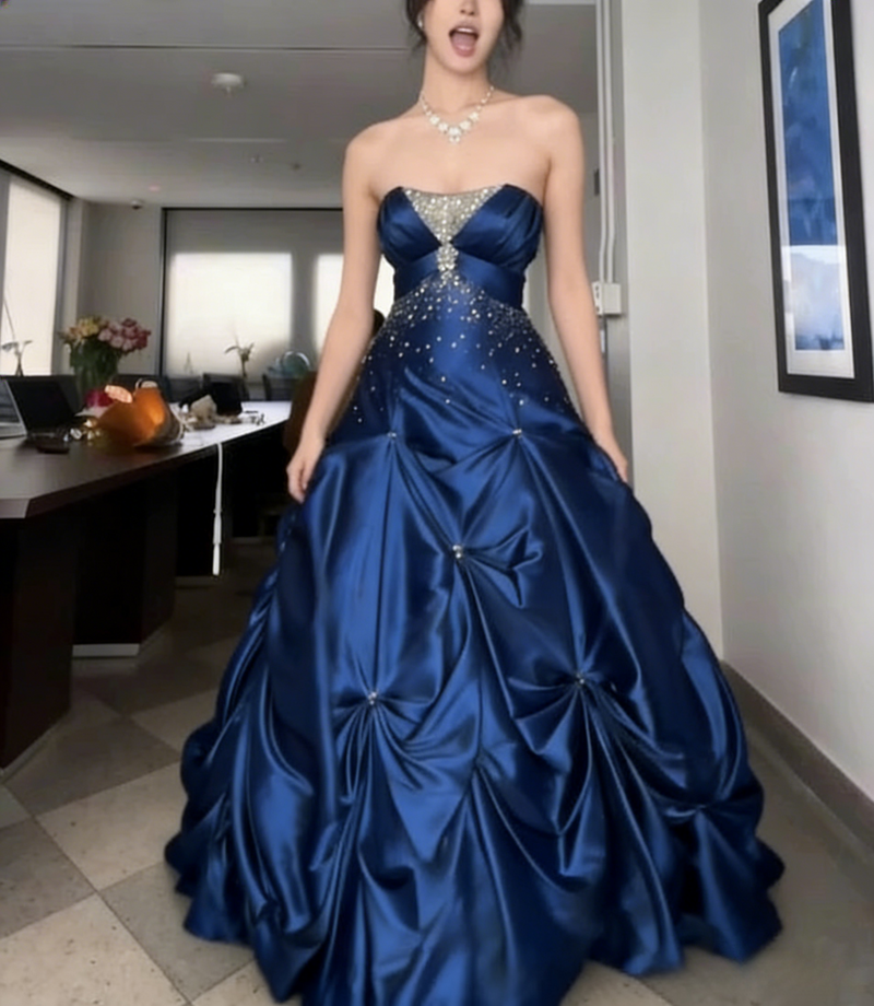 Pretty Forest Green A-Line Long Prom Dresses With Silver Beads Sweet Strapless Satin Evening Dresses