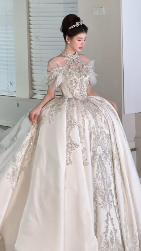 Princess Off-shoulder Ball Gown Satin Long Wedding Dresses with Rhinestone Appliques White Bridal Gowns Short Sleeve Bridal Dresses
