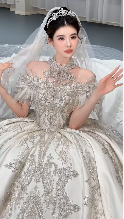 Princess Off-shoulder Ball Gown Satin Long Wedding Dresses with Rhinestone Appliques White Bridal Gowns Short Sleeve Bridal Dresses