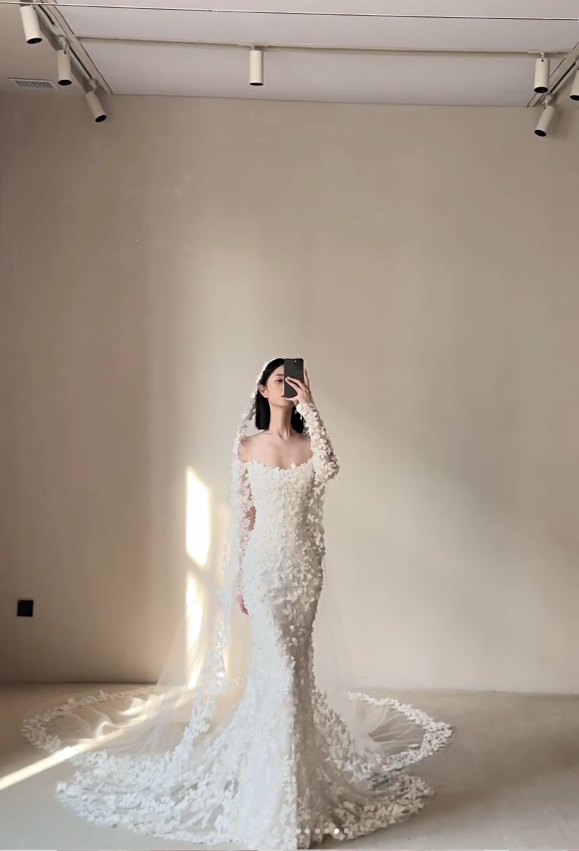 Princess Off-the-shoulder Mermaid Long Wedding Dresses Tulle Applique White Bridal Gowns Long Sleeve Bridal Dresses