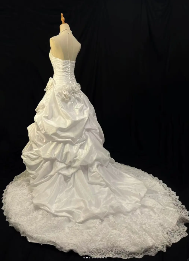 Retro Strapless A-Line Long Weddng Dresses Lace Appliuqes White Bridal Gowns Satin Sleeveless Bridal Dresses
