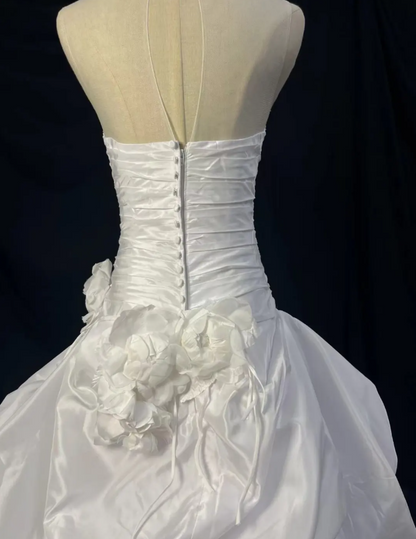 Retro Strapless A-Line Long Weddng Dresses Lace Appliuqes White Bridal Gowns Satin Sleeveless Bridal Dresses