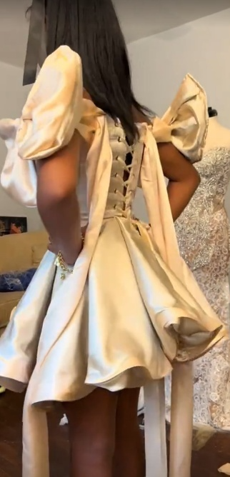 Sexy A-Line Birthday Dresses Satin Sweetheart Neck Short Prom Dresses Off-White Homecoming Dresses