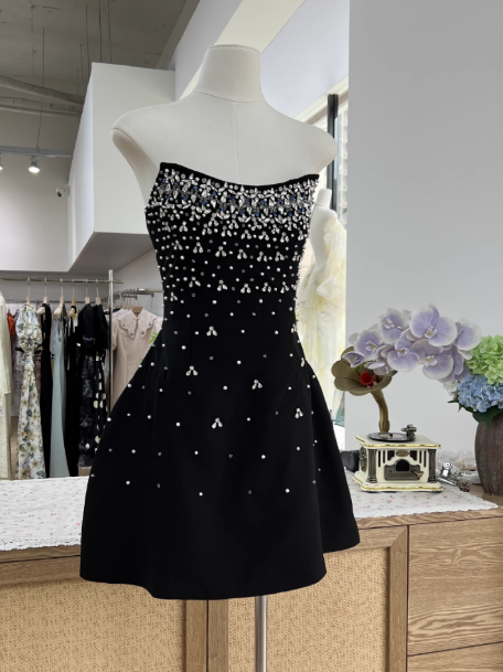 Sexy A-Line Black Homecoming Dresses Strapless Formal Dresses Rhinestone Satin Mini Birtdhay Dresses Strapless Formal Dresses